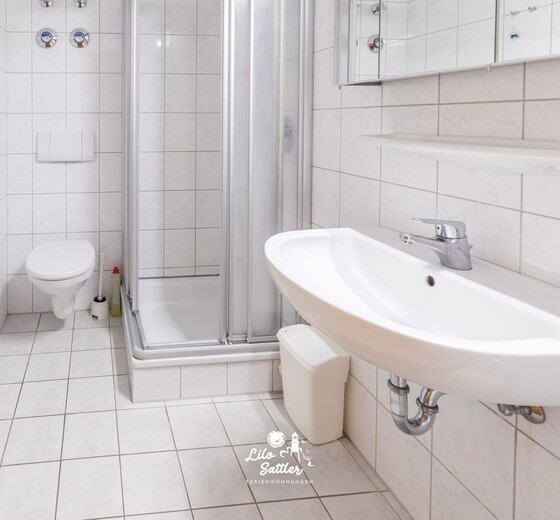 Badezimmer mit Dusche-Haus Seemeile Whg. 2.7 - Ferienhaus / Ferienwohnung Büsum -  11