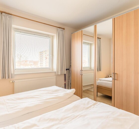 Schlafzimmer mit Kleiderschrank-Seewärts Wohnen, Whg. 2.6 - Ferienhaus / Ferienwohnung Büsum -  12