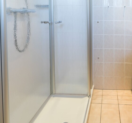 Badezimmer Dusche flacher Einstieg-Nordseetraum, Bungalow - Ferienhaus / Ferienwohnung Büsum -  19