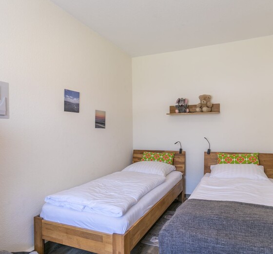 Schlafzimmer 2 mit Einzelbetten-Nordseetraum, Bungalow - Ferienhaus / Ferienwohnung Büsum -  20